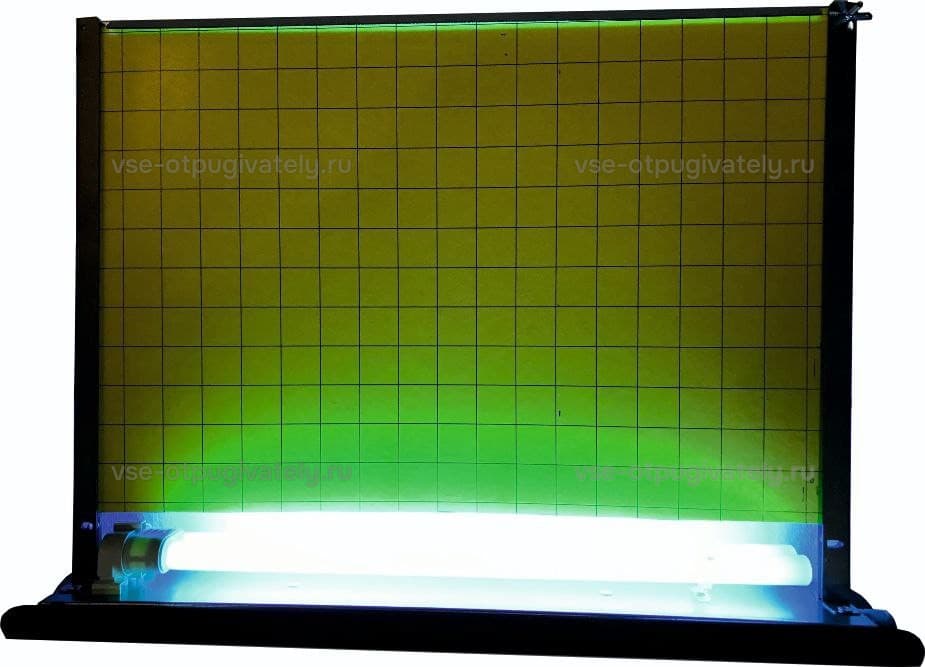 Уничтожитель летающих насекомых на клеевой основе YUTEC Nectar NTR-36 W — вид спереди, прибор включён