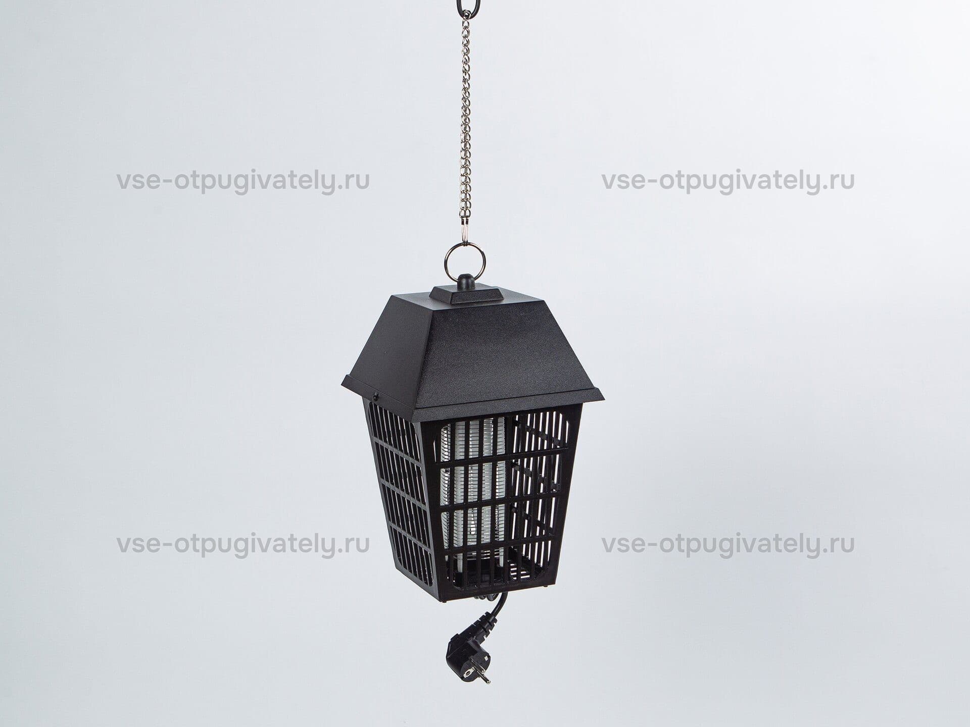 Уничтожитель летающих насекомых с высоковольтной сеткой YUTEC Fly-LITE-12 Black — прибор подвешен на цепочке, кабель с вилкой