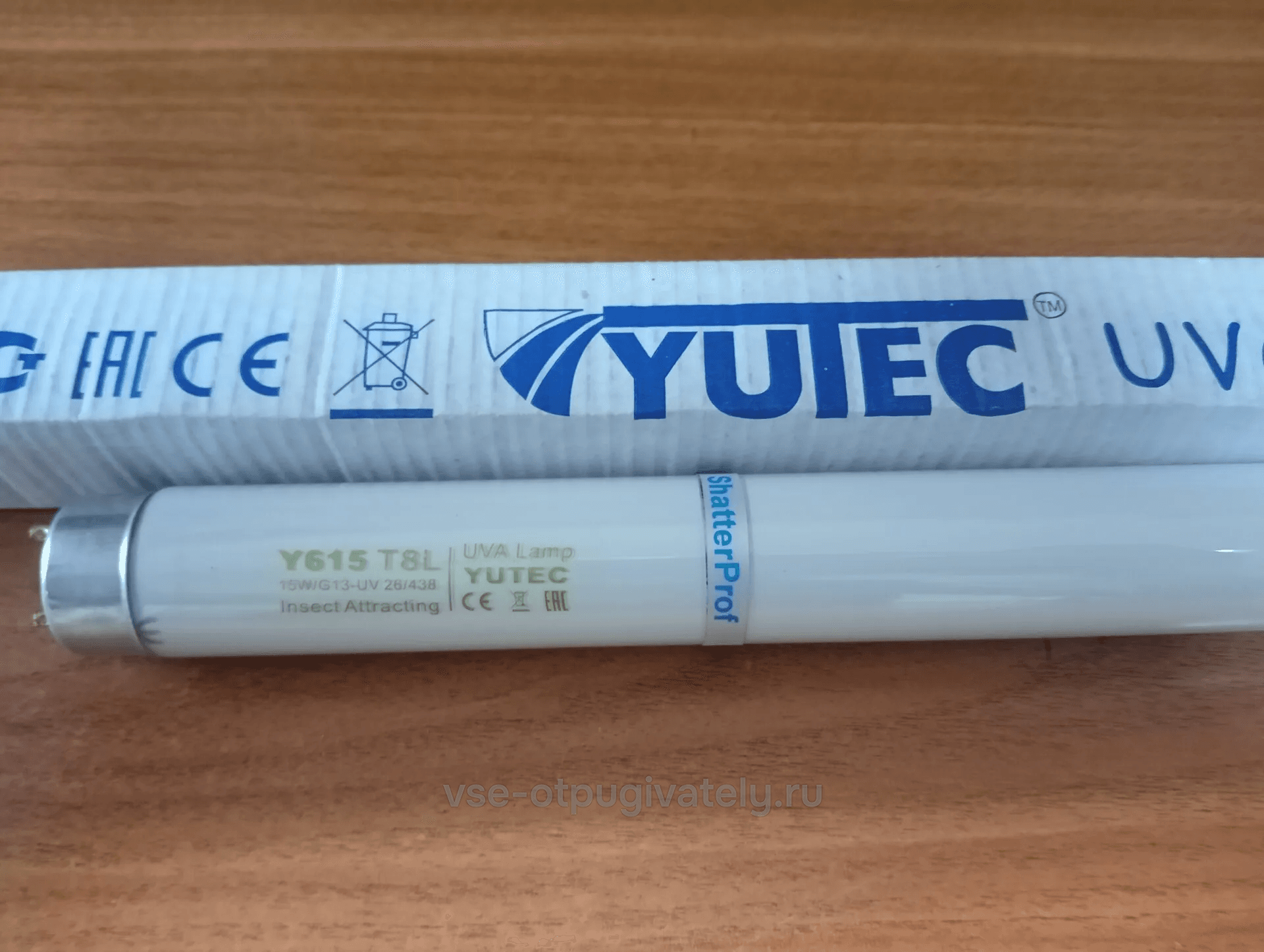 Безосколочная инсектицидная лампа YUTEC Y615 S'Prof, 15 Вт, T8, цоколь G13 — лампа в безосколочном исполнении с маркировкой