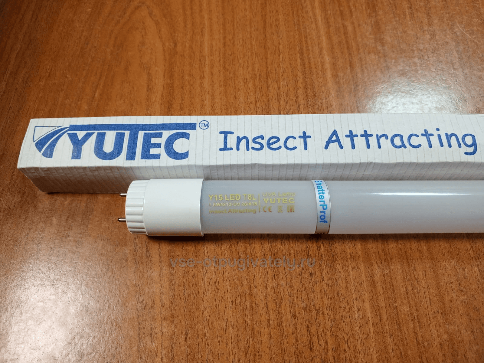 Безосколочная светодиодная инсектицидная лампа YUTEC Y15 LED S'Prof, T8, цоколь G13 — лампа в безосколочном исполнении с маркировкой