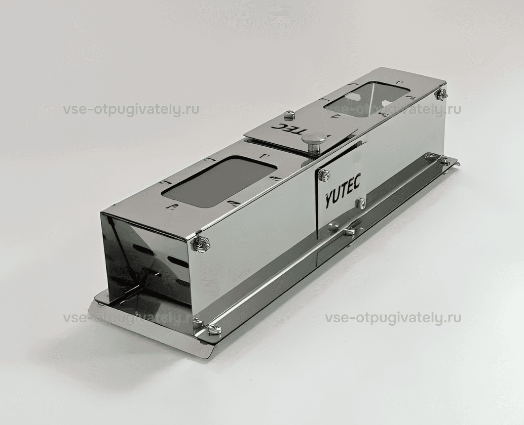 Многоместная живоловка для мышей YUTEC Rodent Trap Multi RTM-10 Zn — общий вид: вытянутая живоловка с двумя окнами, средняя пластина YUTEC с круглой ручкой и опорная планка с отверстиями