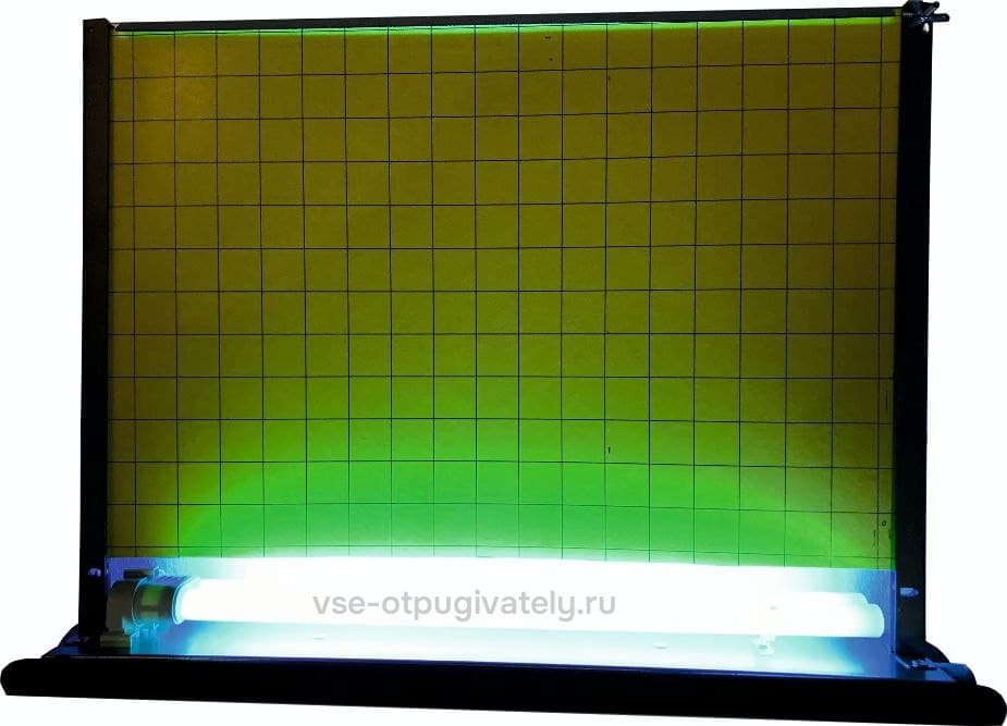 Уничтожитель летающих насекомых на клеевой основе YUTEC Nectar NTR-36 W — вид спереди, прибор включён