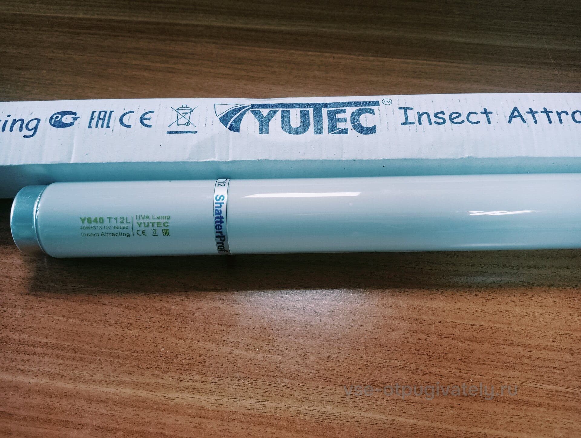 Безосколочная инсектицидная лампа YUTEC Y640 S'Prof, 40 Вт, T12, цоколь G13 — лампа в безосколочном исполнении с маркировкой