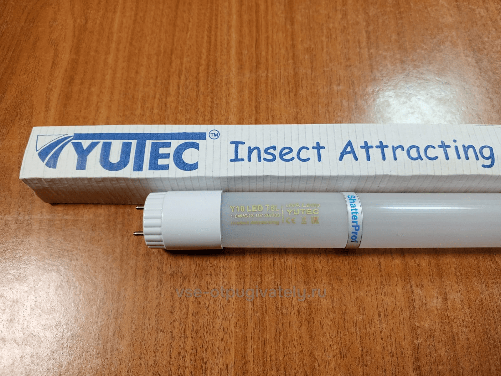 Безосколочная светодиодная инсектицидная лампа YUTEC Y10 LED S'Prof, T8, цоколь G13 — лампа в безосколочном исполнении с маркировкой