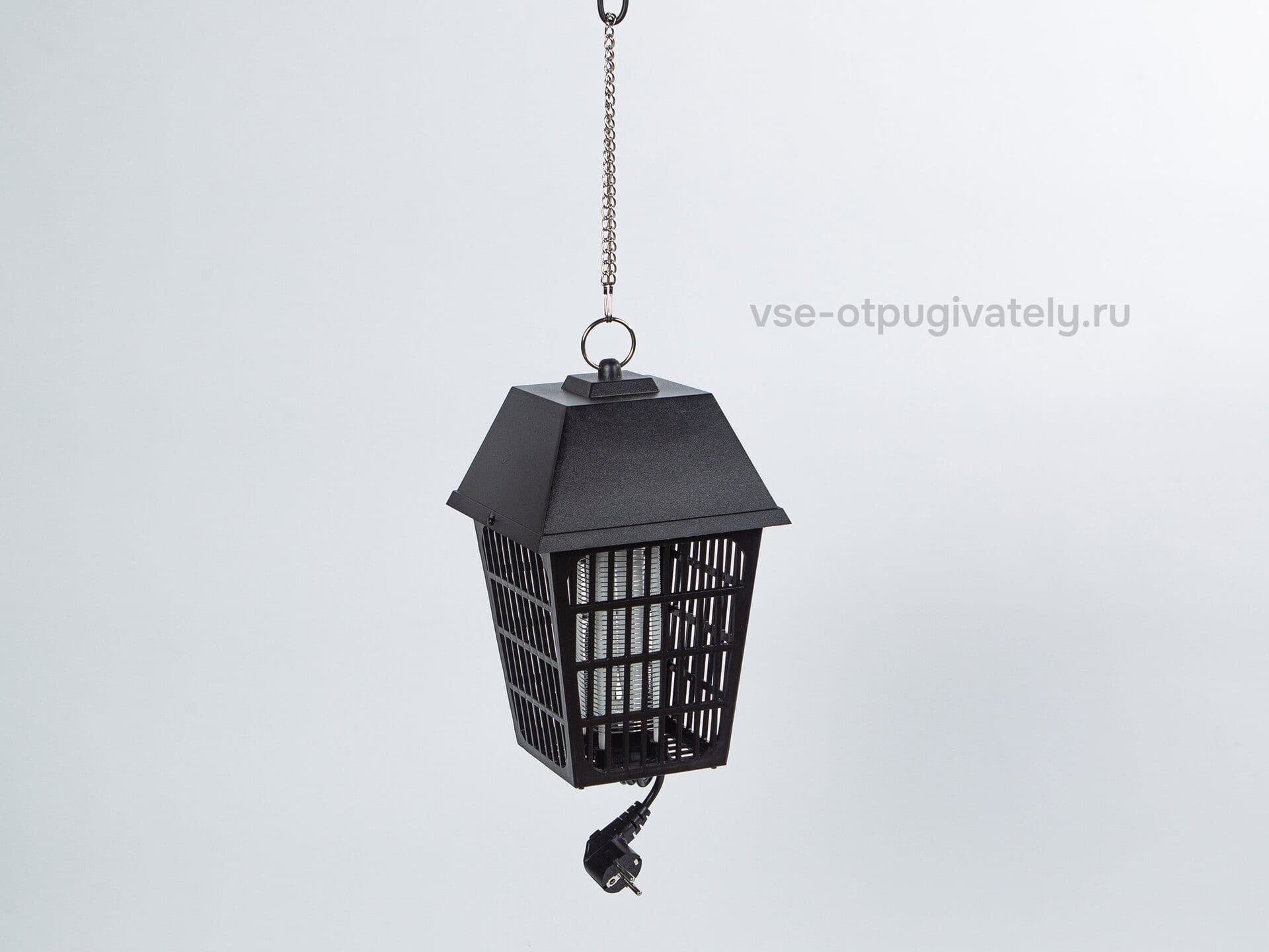 Уничтожитель летающих насекомых с высоковольтной сеткой YUTEC Fly-LITE-12 Black — прибор подвешен на цепочке, кабель с вилкой